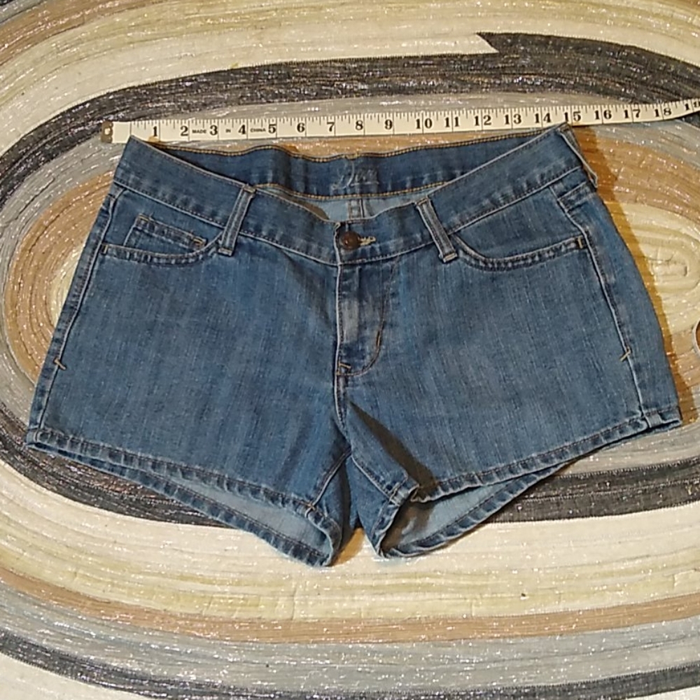 🛍 3/$20 Size 6 Diva shorts